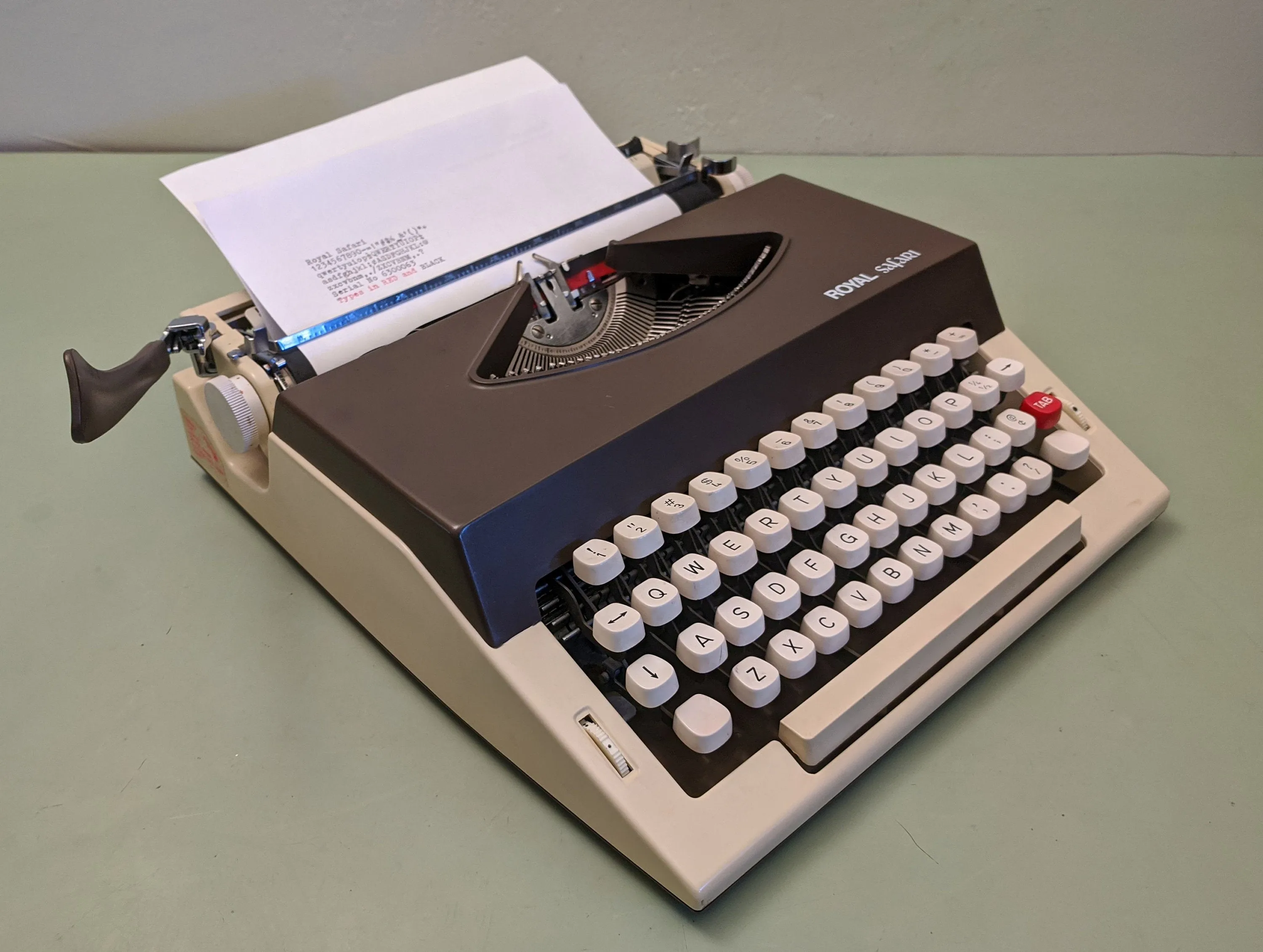 Royal Safari - Portable - Manual Typewriter F*S
