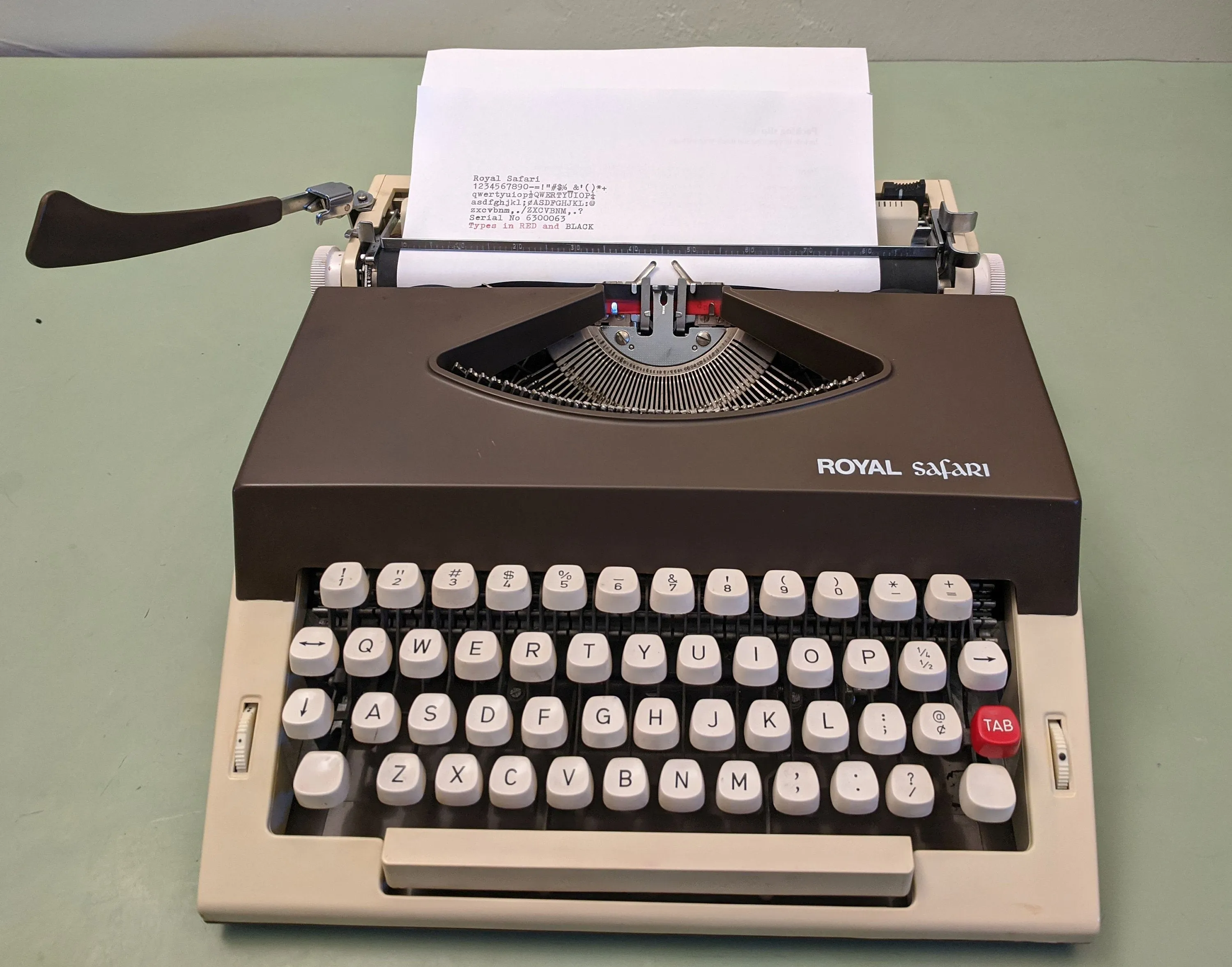 Royal Safari - Portable - Manual Typewriter F*S