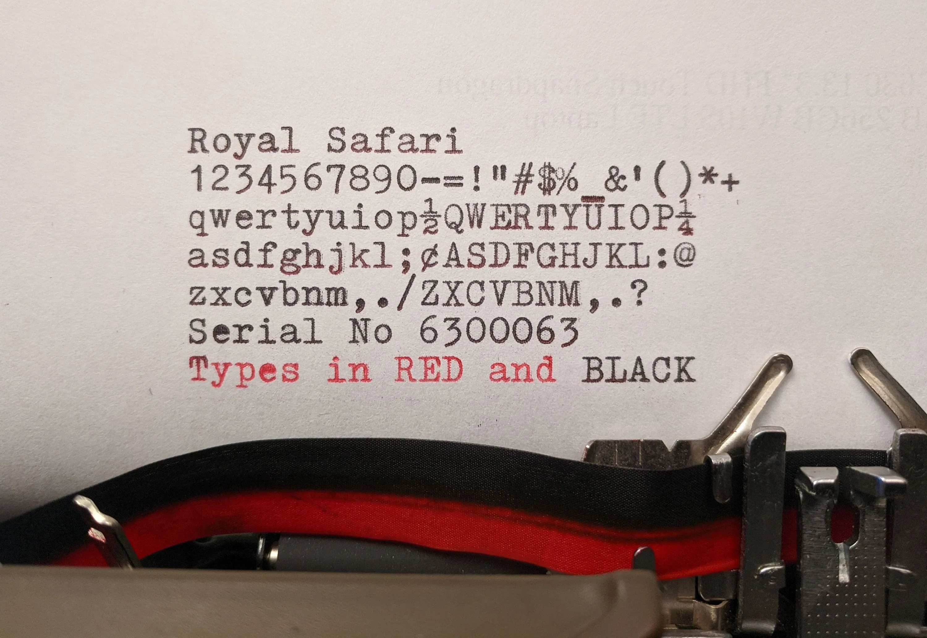 Royal Safari - Portable - Manual Typewriter F*S