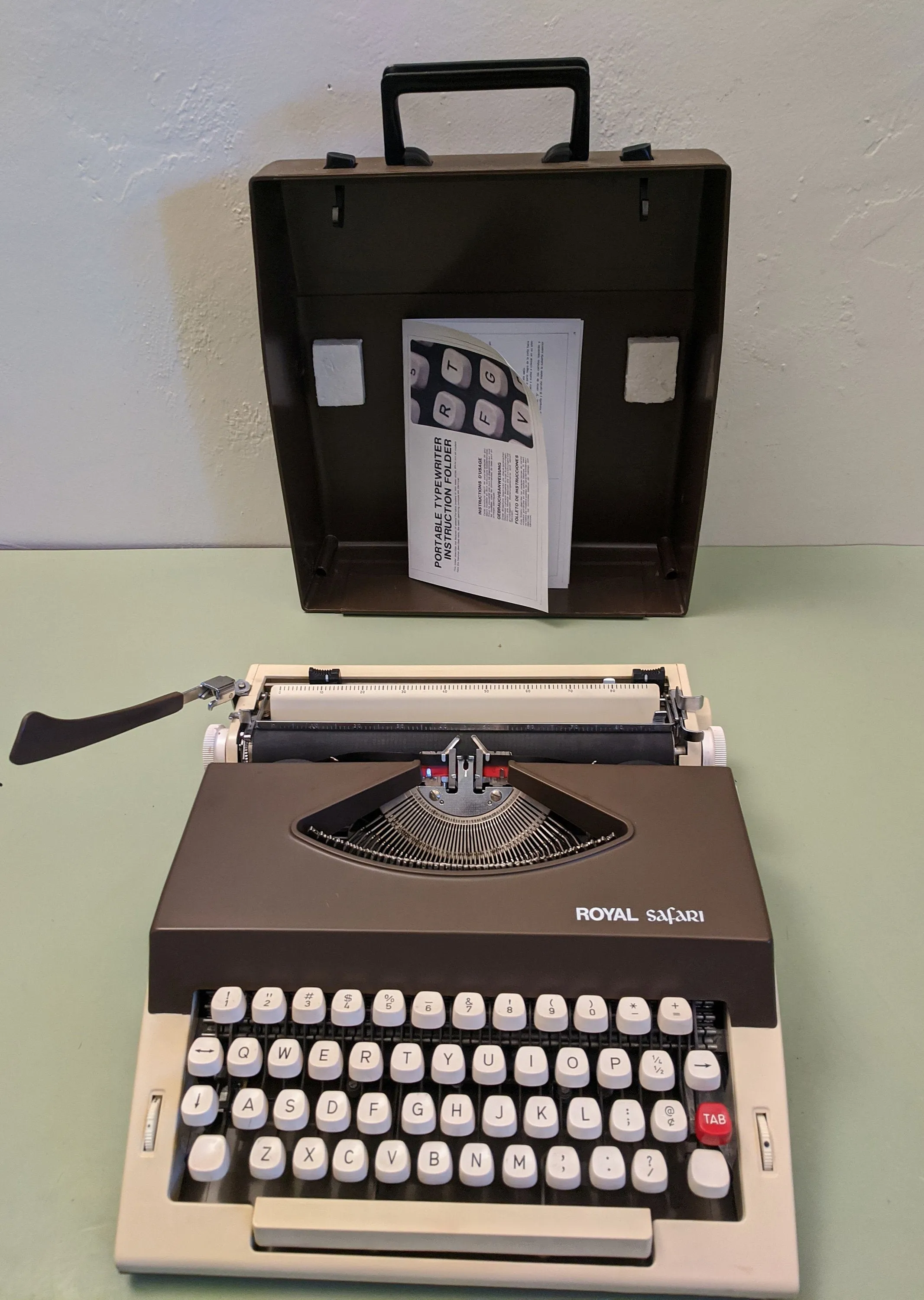 Royal Safari - Portable - Manual Typewriter F*S